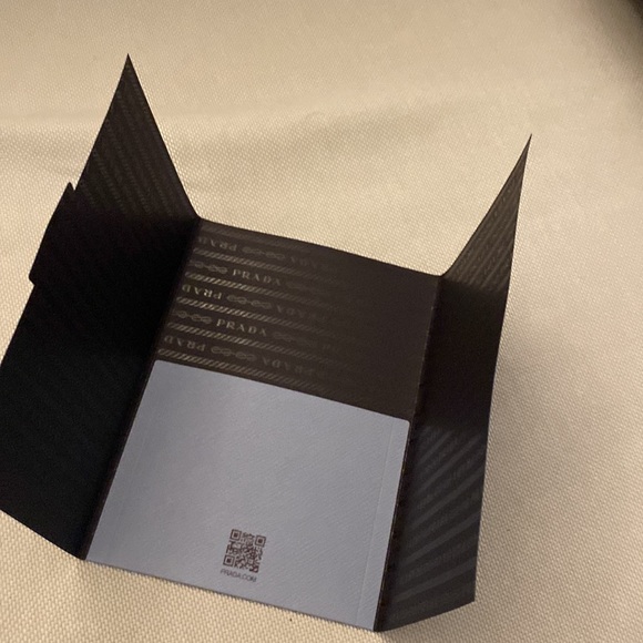 PRADA receipt folder - Picture 3 of 4